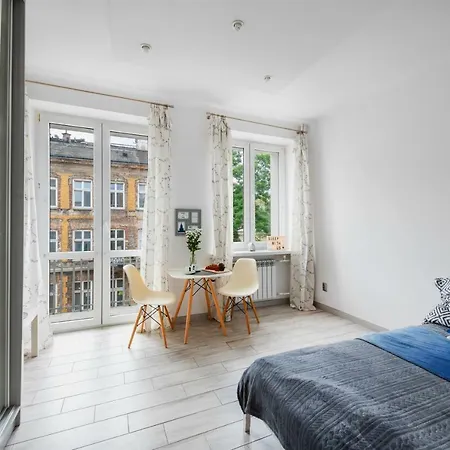 Emilii Plater 12 Prywatne Mieszkanie Z Balkonem 400 M Od Dworca Centralnego Samodzielne Zameldowanie! Self Check-in System! *