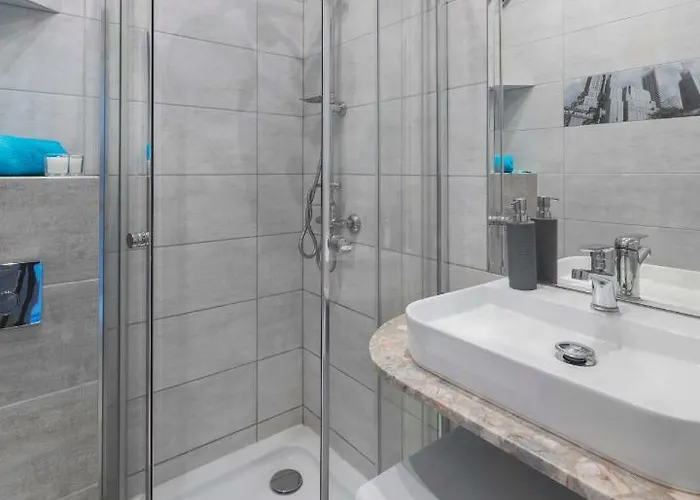 Emilii Plater 12 Prywatne Mieszkanie Z Balkonem 400 M Od Dworca Centralnego Samodzielne Zameldowanie! Self Check-in System!