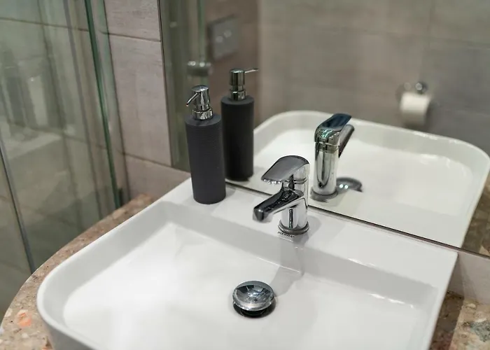 شقة Emilii Plater 12 Prywatne Mieszkanie Z Balkonem 400 M Od Dworca Centralnego Samodzielne Zameldowanie! Self Check-in System!