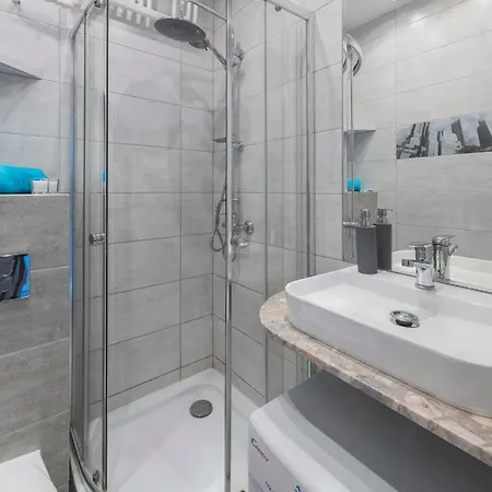 Emilii Plater 12 Prywatne Mieszkanie Z Balkonem 400 M Od Dworca Centralnego Samodzielne Zameldowanie! Self Check-in System!