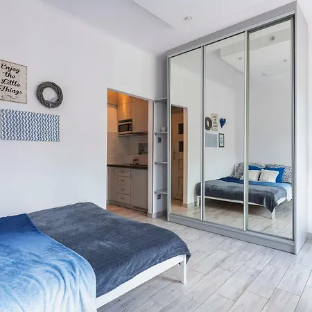 Emilii Plater 12: With Balcony Apartment *