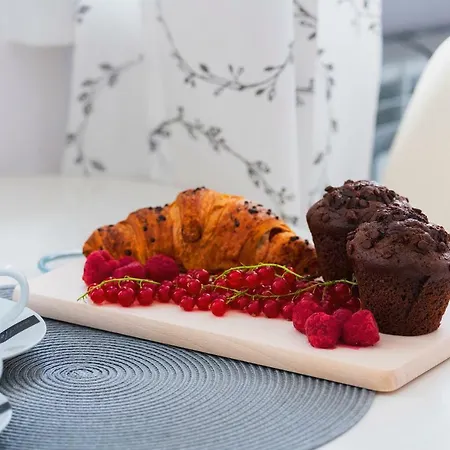 Emilii Plater 12 Prywatne Mieszkanie Z Balkonem 400 M Od Dworca Centralnego Samodzielne Zameldowanie! Self Check-in System! Varšava